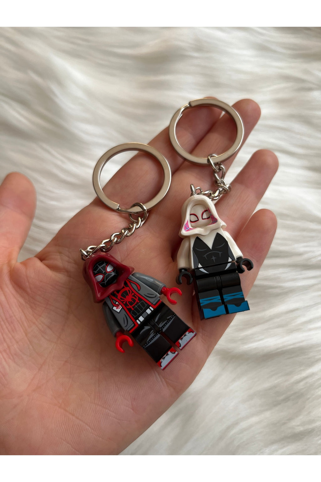 Miles Morales ve Gwen ikili mini figür anahtarlık seti elde