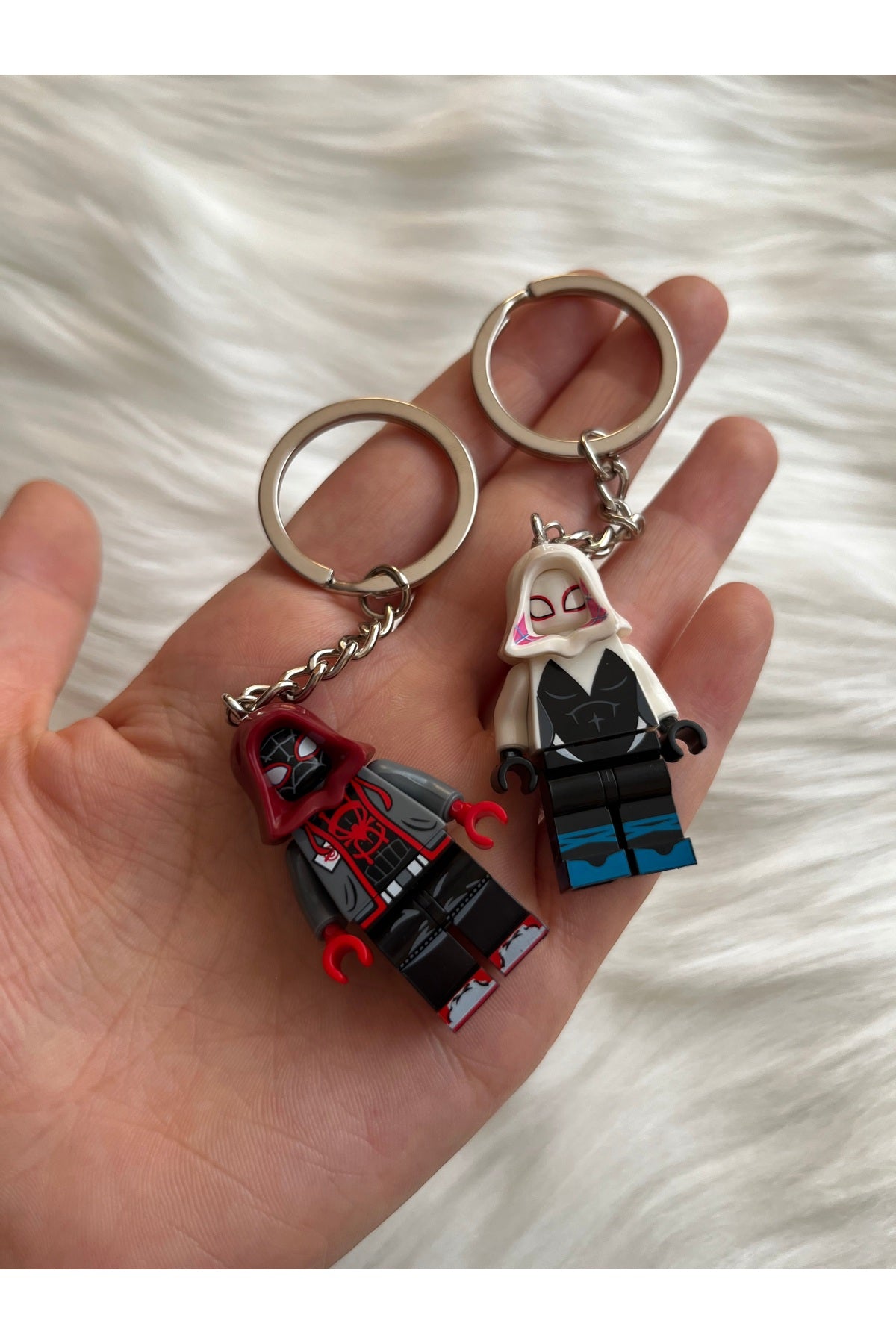 Miles Morales ve Gwen ikili mini figür anahtarlık seti elde