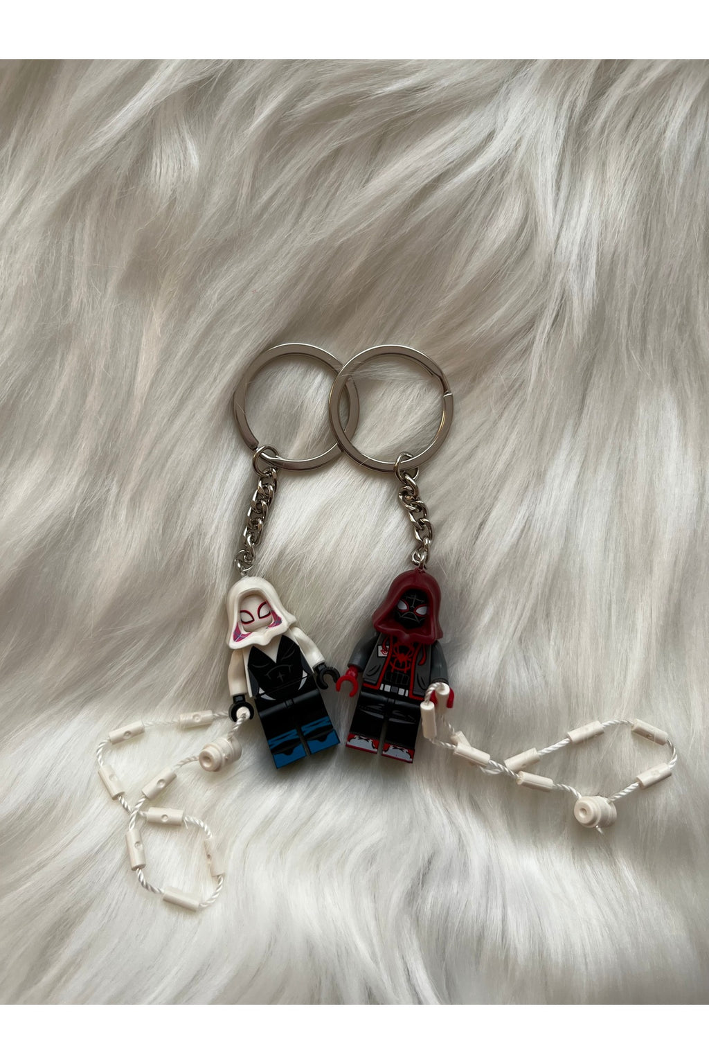 Miles Morales ve Gwen figür anahtarlıklar