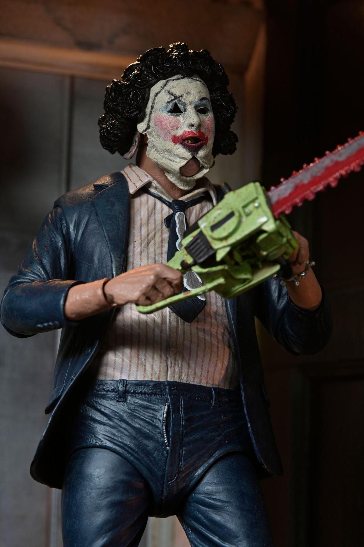 NECA Leatherface - Motorlu testere ile poz